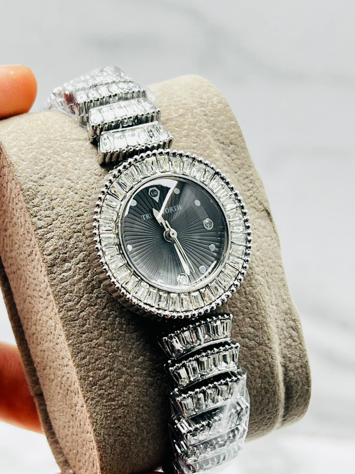 Truworth Baguette Crystal Luxury